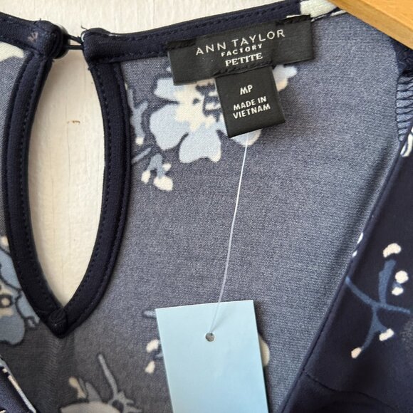 Ann Taylor Blouse Womens Medium Petite Blue Floral NWT Long Sleeve Keyhole Neck - Picture 4 of 8